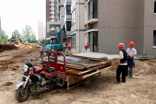 炎炎夏日，擋不住他們火一樣的工作熱情