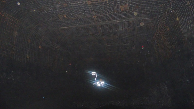 陜煤建設(shè)礦建三公司曹家灘項目部2-2煤回風大巷9#回風聯(lián)絡(luò)巷順利貫通