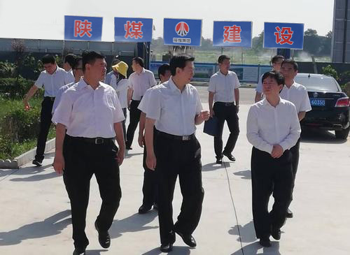 陜西省委常委、省委政法委書記莊長(zhǎng)興一行深入陜煤建設(shè)渭南分公司南京金龍電動(dòng)車項(xiàng)目開展調(diào)研
