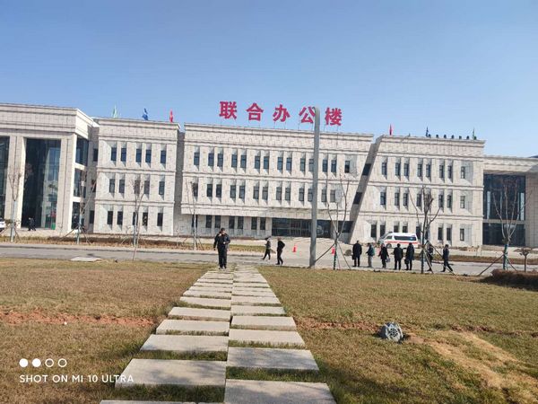 陜煤建設天工公司承建的小保當?shù)V聯(lián)合建筑工程順利通過竣工驗收
