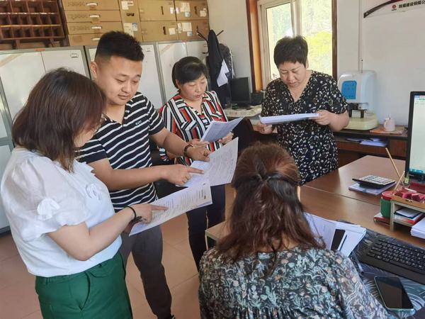 陜煤建設(shè)銅煤公司組織開展“依法興企、你我共行”主題宣傳活動
