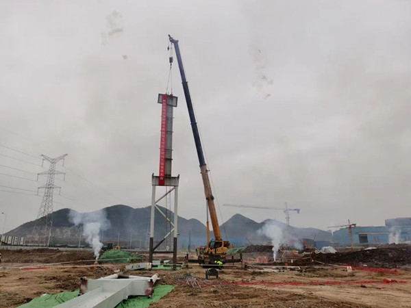 陜煤建設(shè)漢中分公司漢鋼新建中厚板項(xiàng)目成品庫鋼柱順利完成首吊