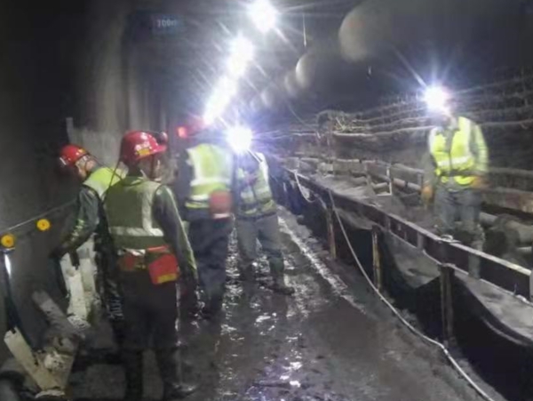 陜煤建設(shè)機電安裝公司順利完成小保當(dāng)一號礦膠運順槽帶式輸送機