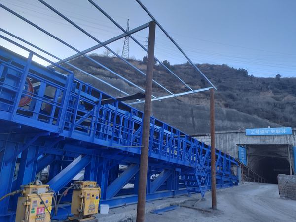 陜煤建設礦建二公司：王峰煤礦+25m水平至主斜井膠帶聯(lián)絡大巷帶式輸送機改造調(diào)試運轉(zhuǎn)工作順利完成