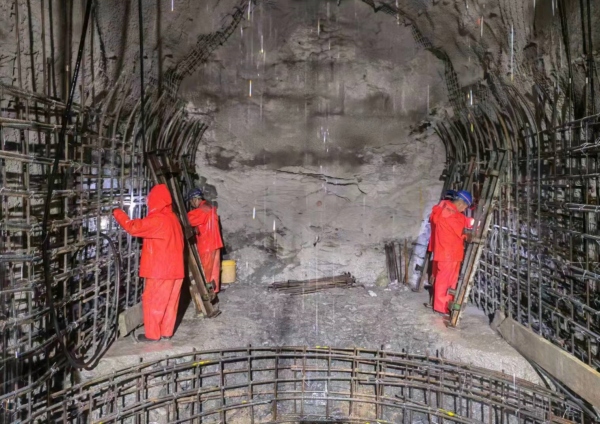 陜煤建設(shè)礦建三公司承建的董東煤業(yè)公司專用回風立井井筒順利落底