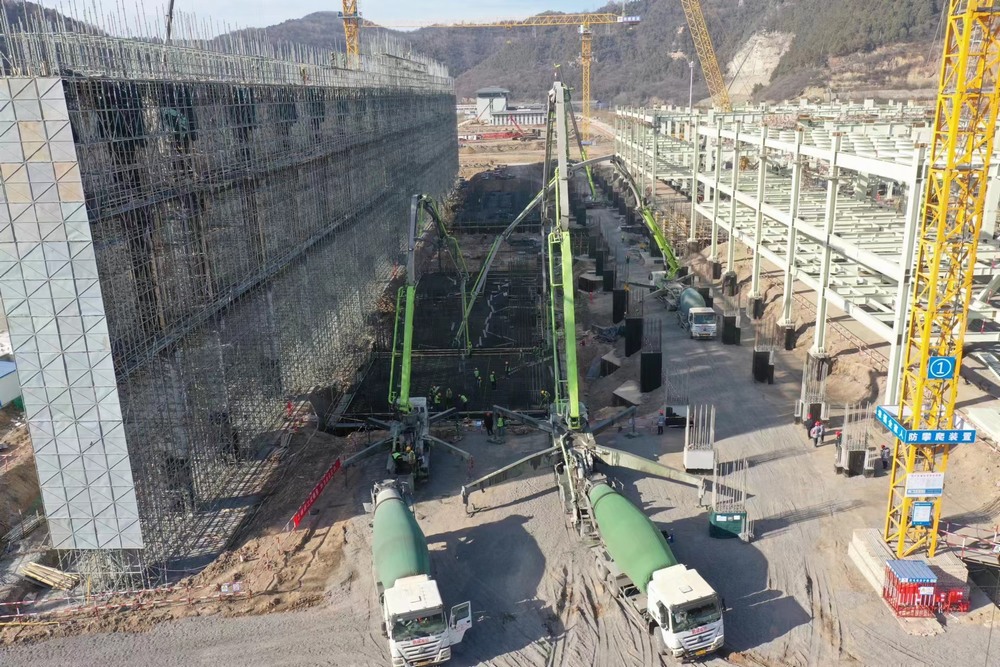 陜煤建設黃陵電廠項目部：三臺汽車泵，25小時，2830立方米混凝土順利完成澆筑