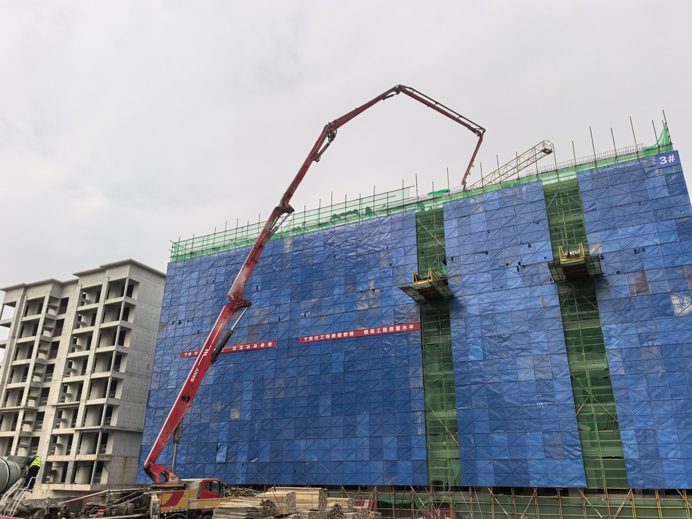 實力彰顯！陜煤建設天工公司承建的大秦·山水逸境項目全部工程主體結構順利封頂