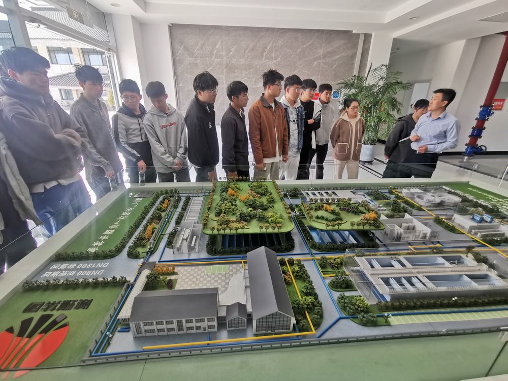 陜煤建設(shè)榆林公司攜手榆林學(xué)院共筑產(chǎn)學(xué)研新高地 ——西沙7萬(wàn)噸水廠PC項(xiàng)目化身實(shí)踐課堂，校企合力譜寫建筑發(fā)展新篇