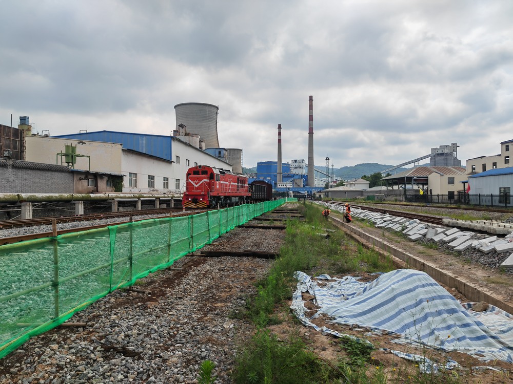 陜煤建設(shè)路橋分公司黃陵項目部迎雨季、戰(zhàn)酷暑、攻堅沖刺保工期